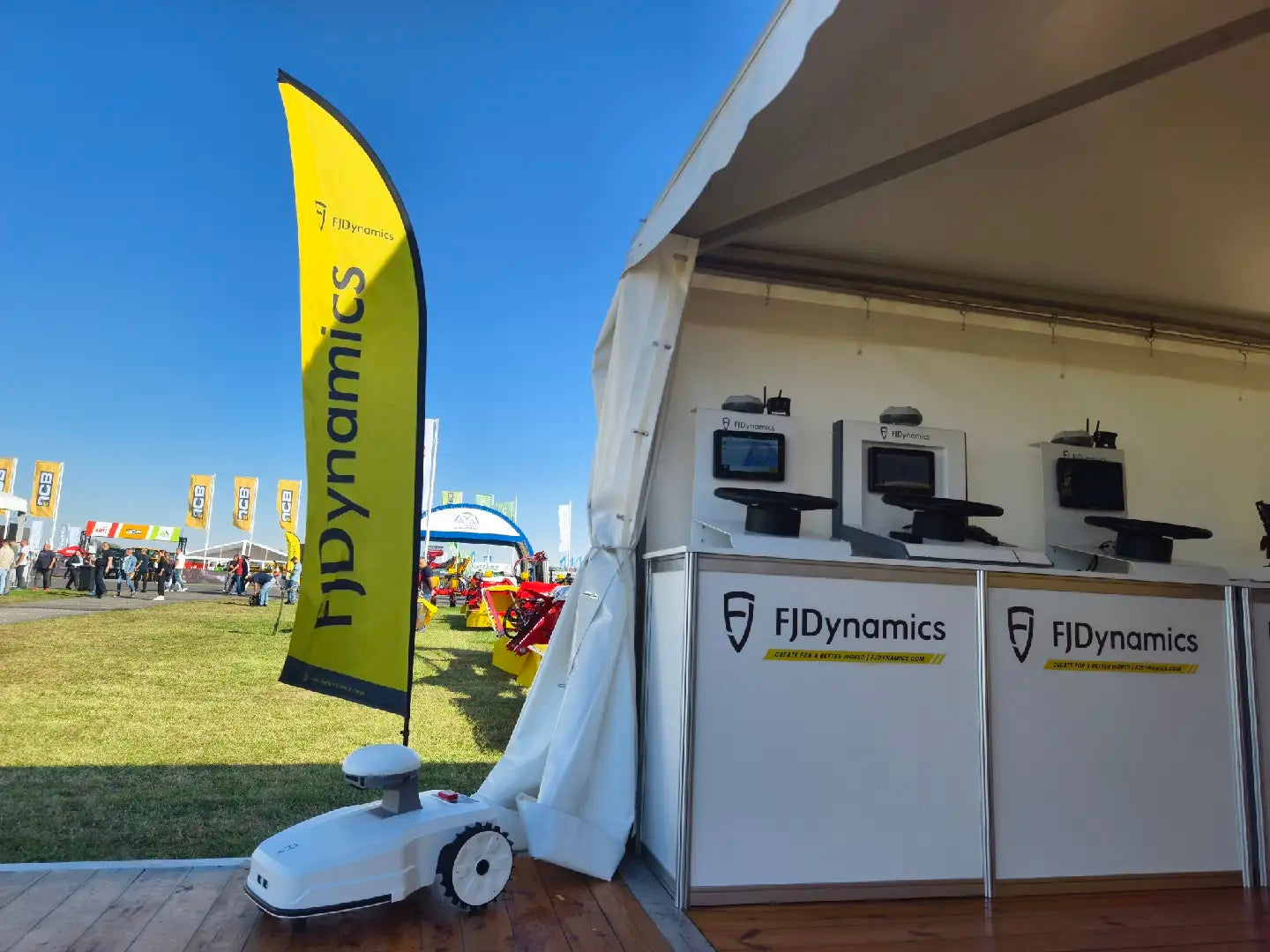 Breaking Down the Barriers: Why the FJD FR4000 Robotic Lawn Mower is the Perfect Choice for Your Lawn